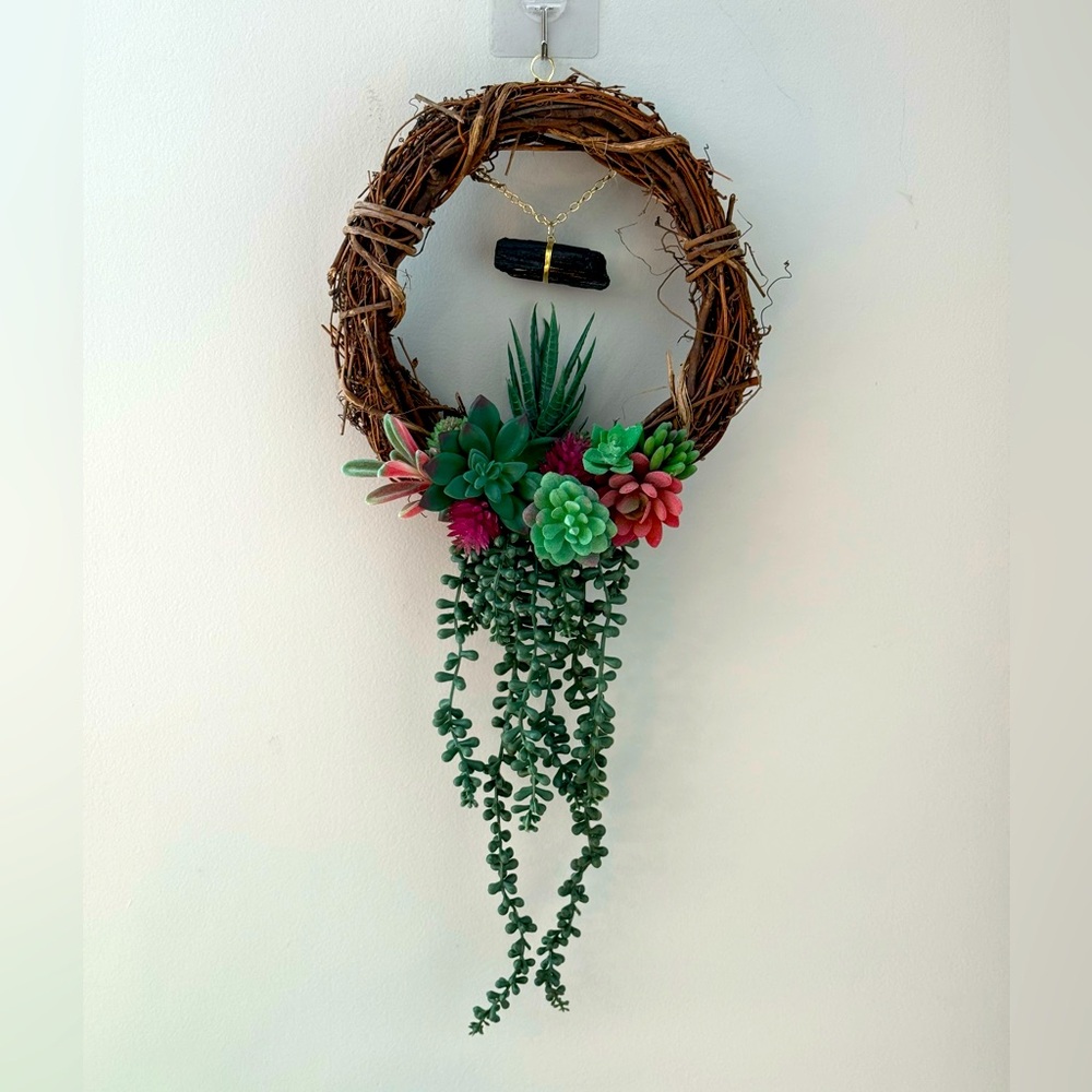 9” DECORATIVE TOURMALINE WREATH